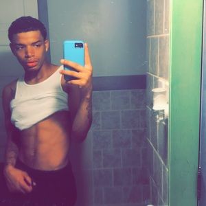 Meet your Posher, Deandre